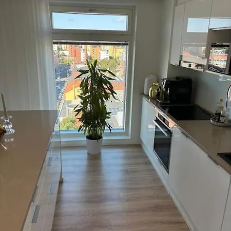 アパート Beautiful 110m With Great Views, Sauna, And Private Indoor Parking