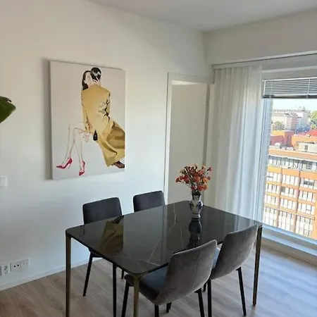 Beautiful 110m With Great Views, Sauna, And Private Indoor Parking アパート *