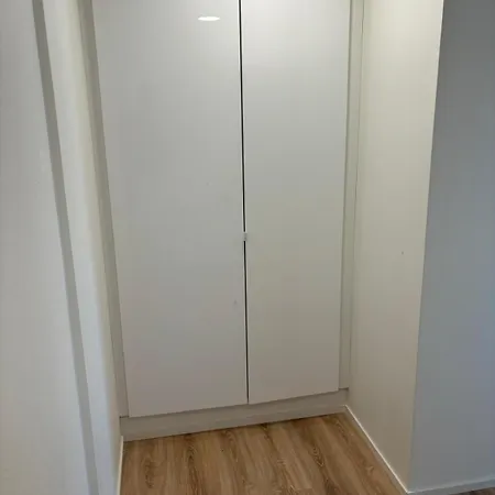 Beautiful 110m With Great Views, Sauna, And Private Indoor Parking *