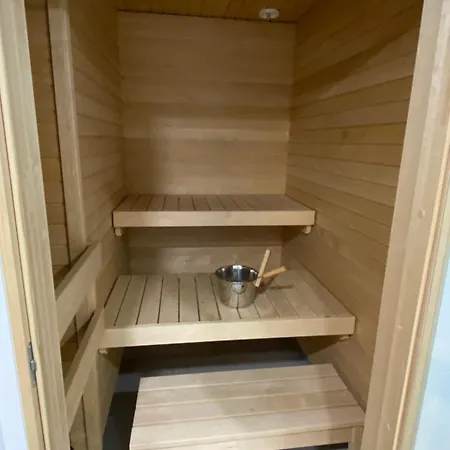 Beautiful 110m With Great Views, Sauna, And Private Indoor Parking *