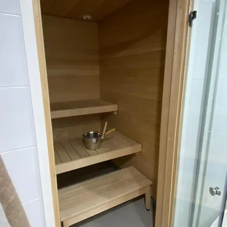 アパート Beautiful 110m With Great Views, Sauna, And Private Indoor Parking *